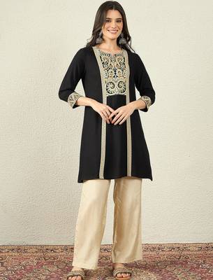 Black color women embroidered thread work kurta in viscose 2