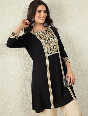 Black color women embroidered thread work kurta in viscose 3