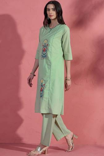 Women embroidered regular thread work pure cotton kurta with trousers