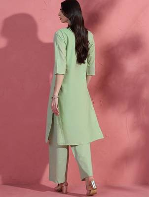 Women embroidered regular thread work pure cotton kurta with trousers 3