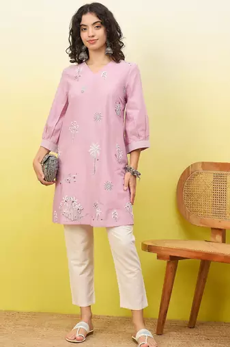 Pink women ethnic motifs embroidered thread work kurta