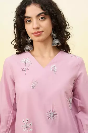 Pink women ethnic motifs embroidered thread work kurta