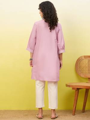 Pink women ethnic motifs embroidered thread work kurta 4