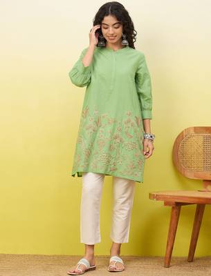 Green women ethnic motifs embroidered thread work kurta 2