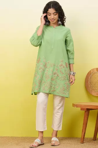 Green women ethnic motifs embroidered thread work kurta