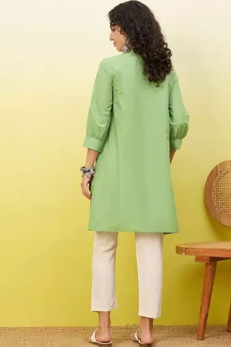 Green women ethnic motifs embroidered thread work kurta