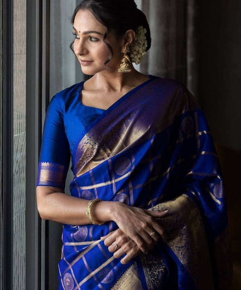 royal blue silk blend banarasi jacuard work festive saree with unstitched blouse piece