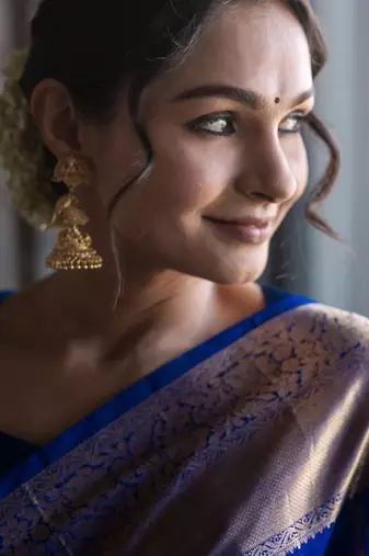 royal blue silk blend banarasi jacuard work festive saree with unstitched blouse piece