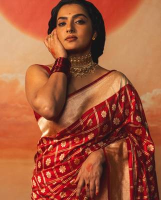 red silk blend banarasi jacuard work festive saree with unstitched blouse piece 1