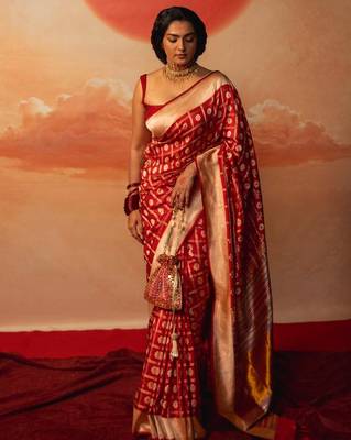 red silk blend banarasi jacuard work festive saree with unstitched blouse piece 2
