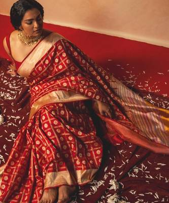 red silk blend banarasi jacuard work festive saree with unstitched blouse piece 3