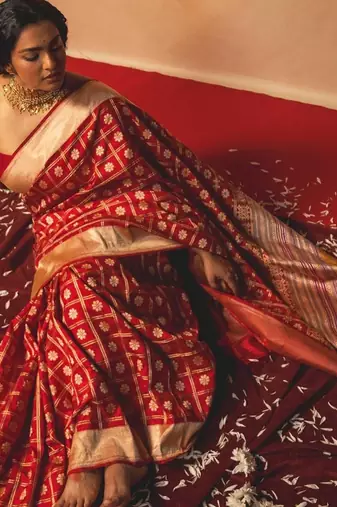red silk blend banarasi jacuard work festive saree with unstitched blouse piece