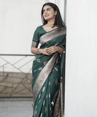 green  silk blend banarasi jacuard work festive saree with unstitched blouse piece 4
