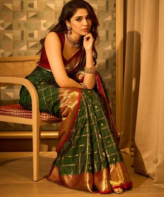 green maroon silk blend banarasi jacuard work festive saree with unstitched blouse piece 3