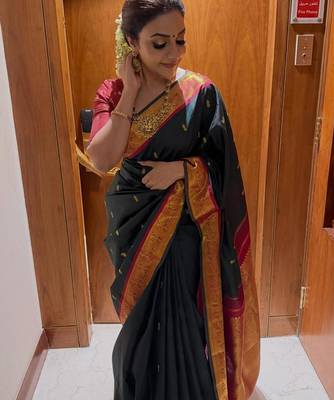 black silk blend banarasi jacuard work festive saree with unstitched blouse piece 4