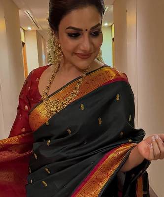 black silk blend banarasi jacuard work festive saree with unstitched blouse piece 5