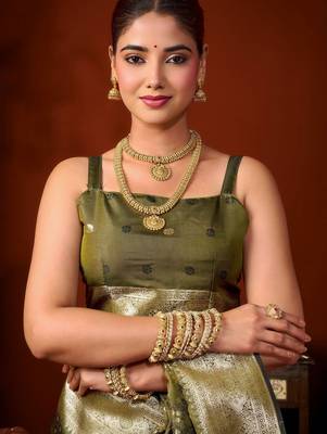 mahendi soft silk blend woven jacquard designer graceful ethnic saree 5