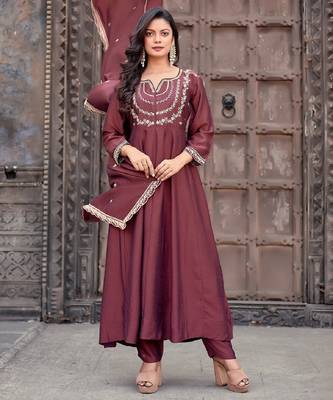Burgundy embroidered vichitra silk kurta pant dupatta set 4