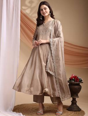 Cream embroidered vichitra silk kurta pant dupatta set 3