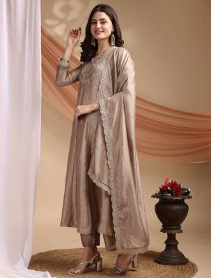 Cream embroidered vichitra silk kurta pant dupatta set 4