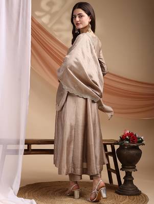 Cream embroidered vichitra silk kurta pant dupatta set 5
