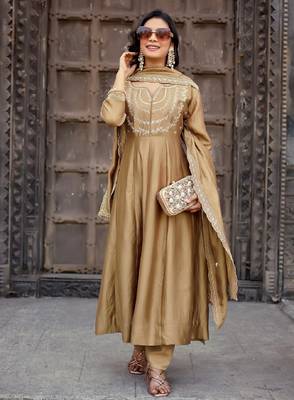 Golden embroidered vichitra silk kurta pant dupatta set 4
