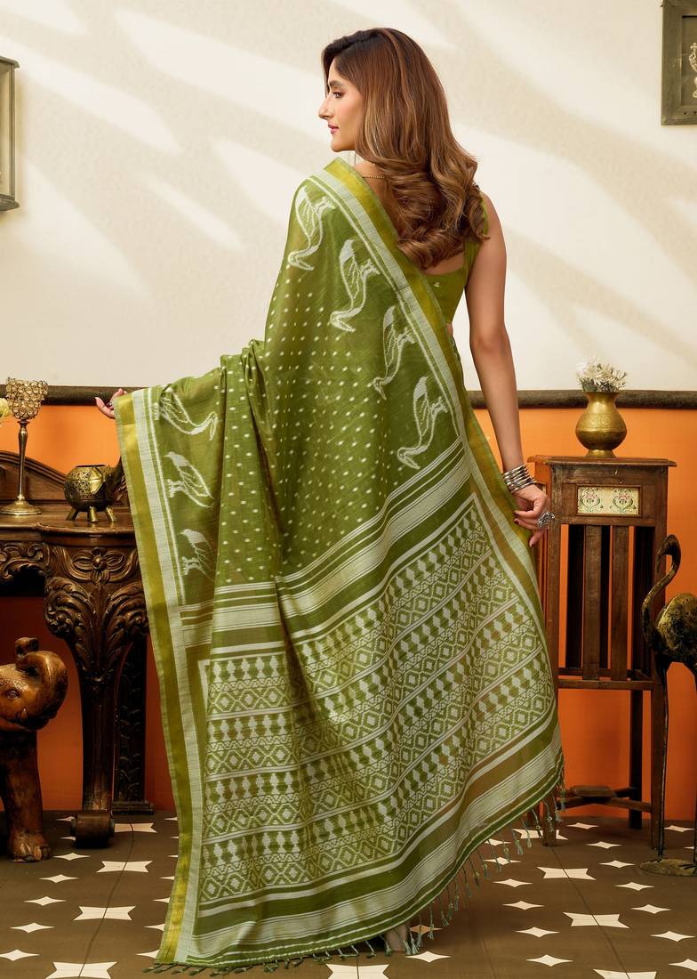 mahendi smart cotton blend based sophisticated woven jacquard designer saree