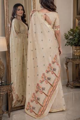 Off white red soft silk blend banarasi jacuard work festive saree with unstitched blouse piece 3