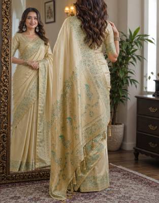 Cream soft silk blend banarasi jacuard work festive saree with unstitched blouse piece 3