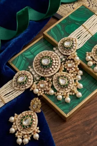 gold plated kundan pearl bridal jewelry set with earrings & maang tikka