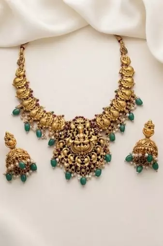 antique gold lakshmi temple necklace set with emerald green stones