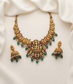 antique gold lakshmi temple necklace set with emerald green stones