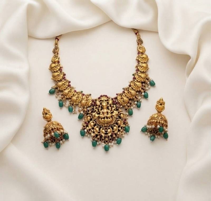 antique gold lakshmi temple necklace set with emerald green stones