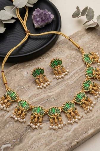 gold plated lotus kundan jewelry set