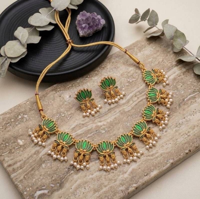 gold plated lotus kundan jewelry set
