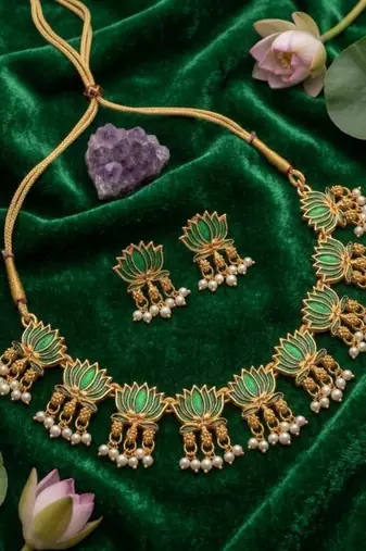 gold plated lotus kundan jewelry set
