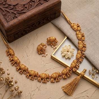 gold temple elephant necklace set with stud earrings 1