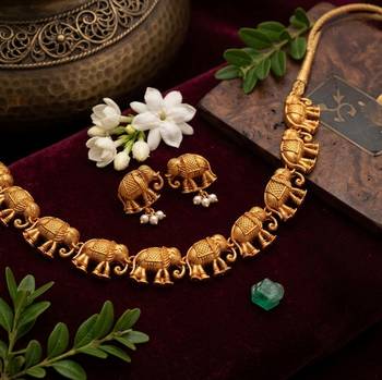 gold temple elephant necklace set with stud earrings 2