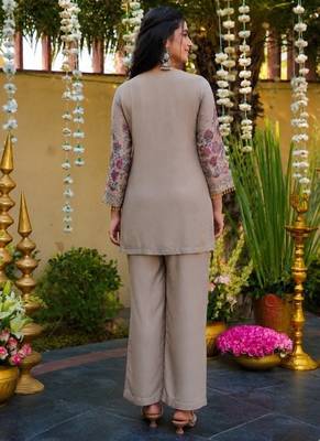 Women Ethnic Motifs Embroidered Regular Thread Work Kurti with Palazzos 2