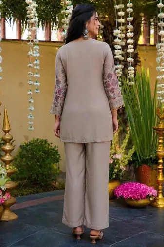 Women Ethnic Motifs Embroidered Regular Thread Work Kurti with Palazzos