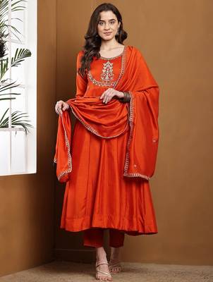 Orange embroidered vichitra silk kurta pant dupatta set 2