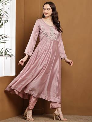 Pink embroidered vichitra silk kurta pant dupatta set 4