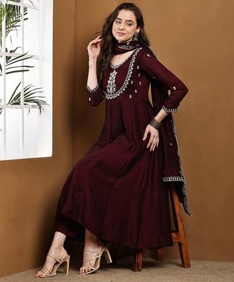 Purple embroidered vichitra silk kurta pant dupatta set 1