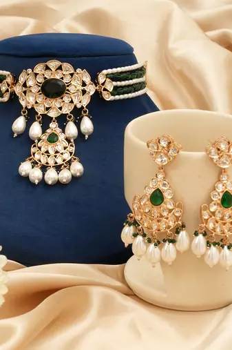 Emerald green moissanite kundan choker set