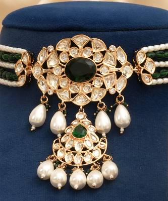 Emerald green moissanite kundan choker set 3