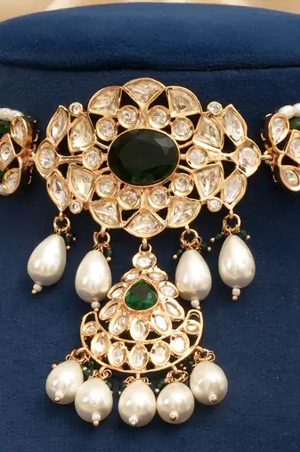 Emerald green moissanite kundan choker set