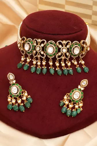 Emerald green kundan moissanite necklace set