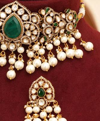 Emerald green royal kundan choker set 3