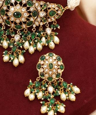 Royal emerald green moissanite kundan choker set 3