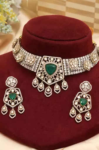 Emerald green moissanite choker necklace set